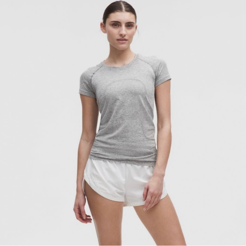 Lululemon Swiftly Tech Short Sleeve Shirt
2.0 - Slate/White, Size 6